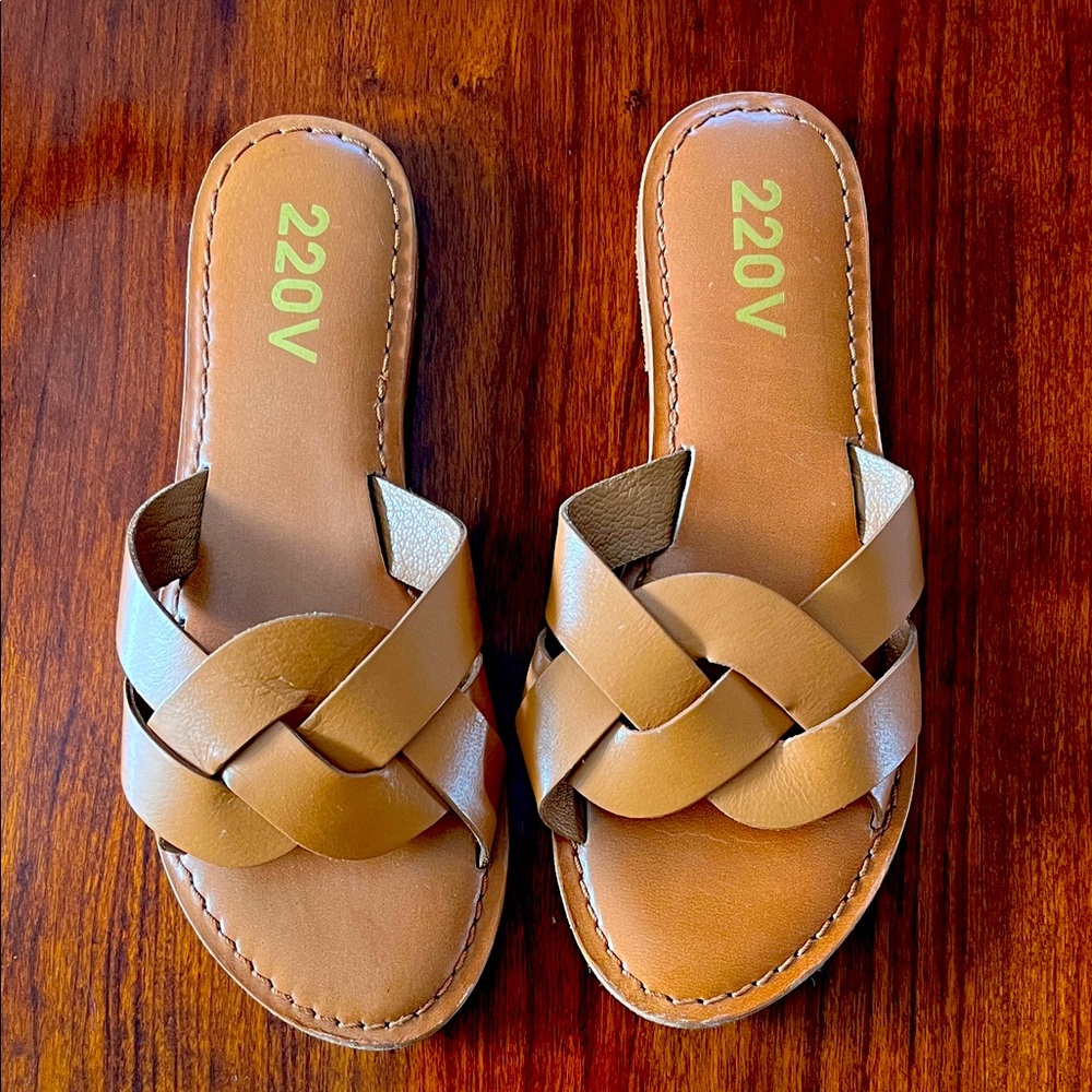 220V Women's Tan Leather Sandals